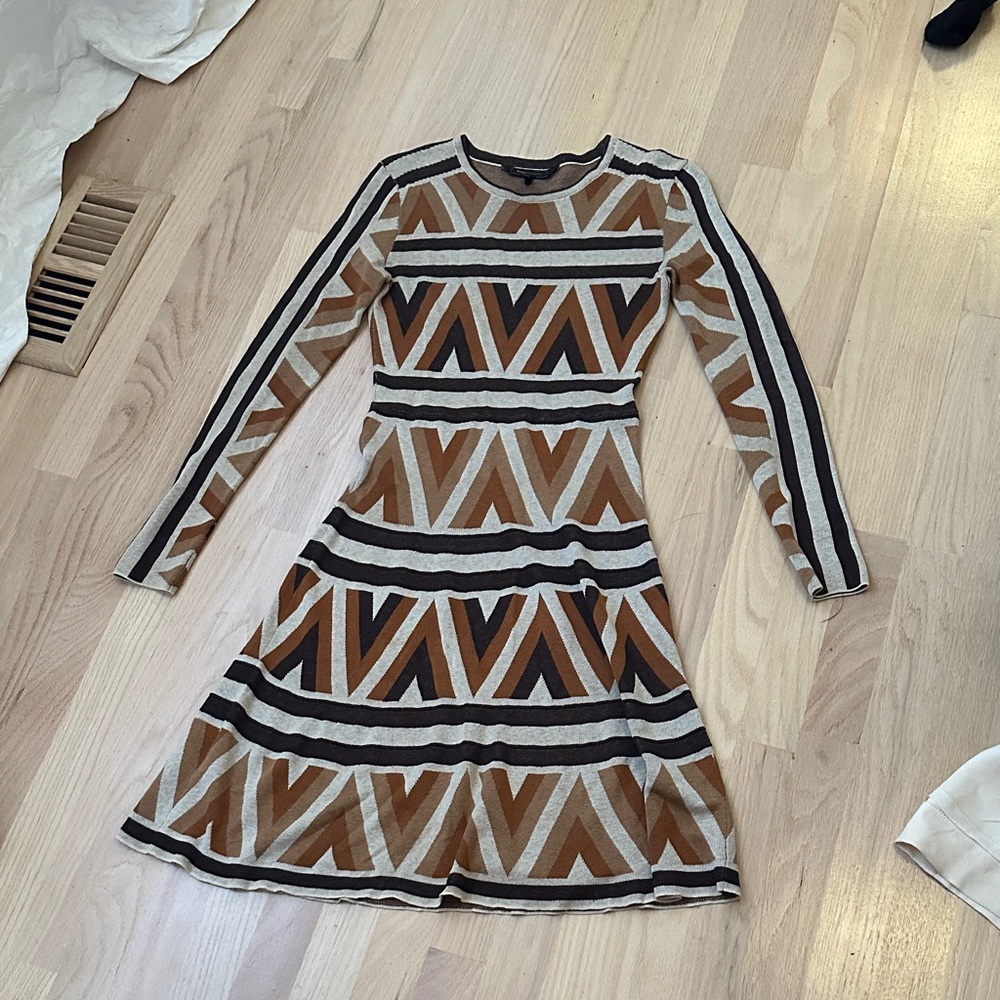 BCBGMaxAzria Brown and Tan Long Sleeve Dress chevron geometric print